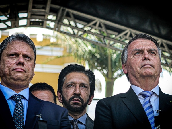 Pressão de Tarcísio sobre Bolsonaro indica possível migração de votos bolsonaristas